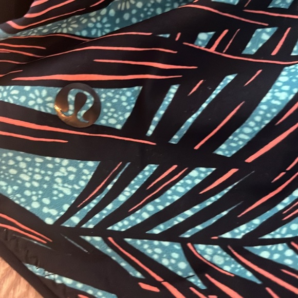 REVERSIBLE Lululemon Swim Shorts EUC - Picture 12 of 13